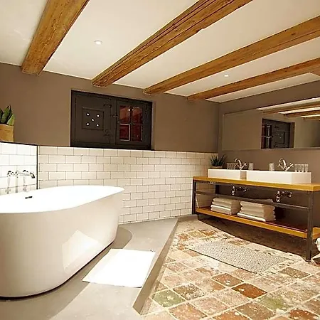 Authentic - De Vergulden Eenhoorn Hotel 4*