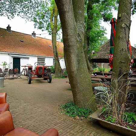 Authentic - De Vergulden Eenhoorn Otel 4*