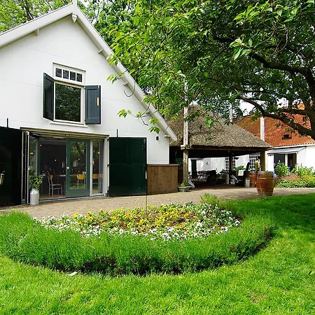 Authentic - De Vergulden Eenhoorn Otel 4*