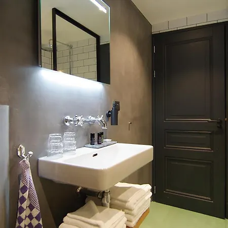 Authentic - De Vergulden Eenhoorn Otel Amsterdam