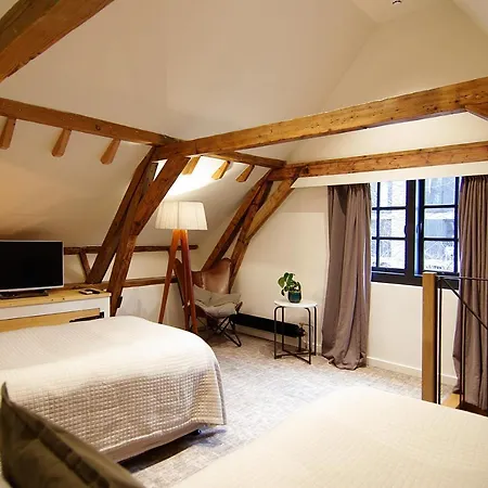 Authentic - De Vergulden Eenhoorn Otel 4*